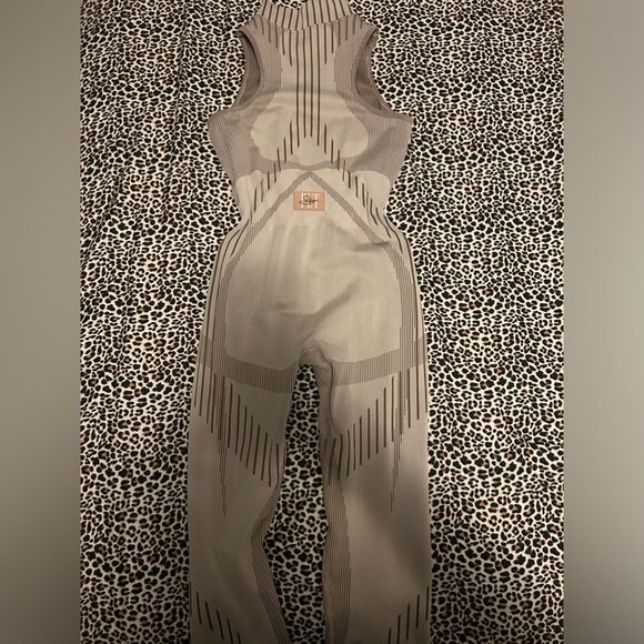 Pretty Little Thing Activewear Jumpsuit - Picture 5 of 5